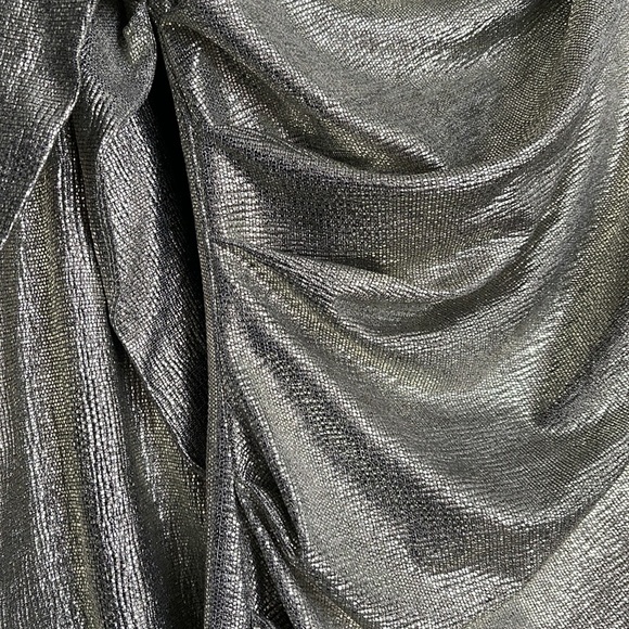 Betsy & Adam Long Metallic Drape Back Sheath Gown in Light Gold Size 8 - Picture 5 of 7